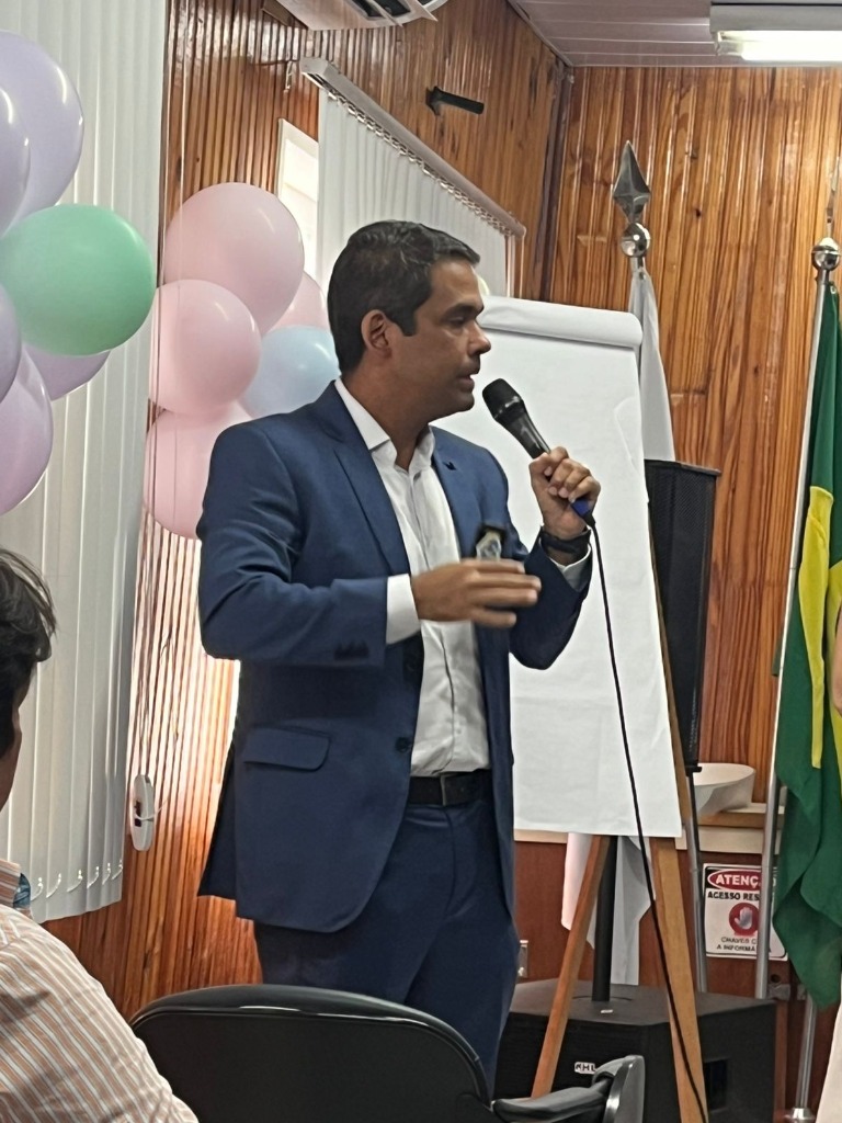 Dr. Paulo Roberto Souza em apresentação